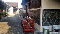 Kawasan yang sudah ada sejak 1800-an ini tidak terlalu besar. Jika datang di hari biasa suasananya akan sangat sepi dan tentram, cocok untuk wisatawan yang ingin lebih leluasa berfoto dan menikmati eksotisme bangunan di dalamnya secara detail.  