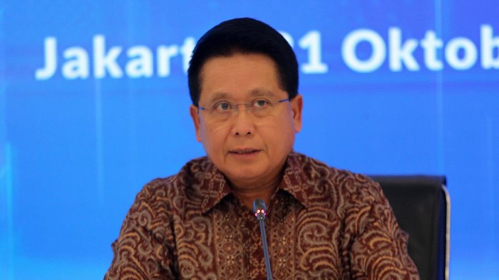 PT Bank Syariah Indonesia Tbk membukukan laba bersih Rp 4,2 triliun per September 2023, naik 31,04% secara tahunan (yoy). Hal itu disampaikan dalam paparan kinerja kuartal III/2023. Paparan kinerja disampaikan oleh Direktur Utama BSI Hery Gunardi (tengah), didampingi Direktur Risk Management Grandis Helmi Harumansyah (kiri), Direktur Finance & Strategy Ade Cahyo Nugroho (dua dari kiri), Wakil Direktur Utama Bob T.Ananta (empat dari kiri), Direktur Teknologi Informasi Saladin D.Effendi (paling kanan).