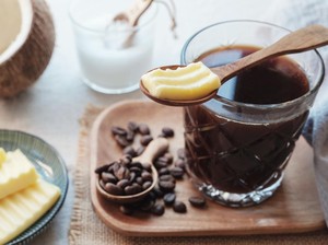 5 Cara Bikin Kopi Lebih Sehat, Tetap Pakai Susu dan Gula