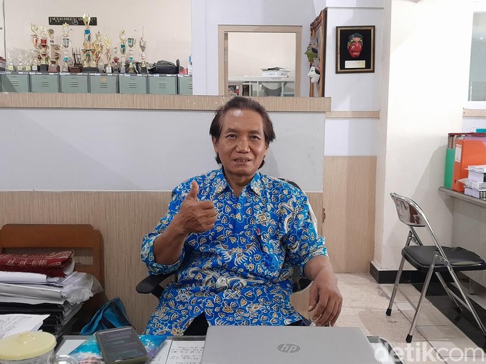 Dosen Fakultas Ilmu Budaya Universitas Sebelas Maret (UNS) Solo, Drs. Sutarjo, M.Hum, Selasa (31/10/2023).