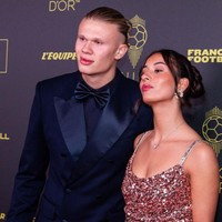 Hubungan asmara Erling dan Isabel terungkap setelah keduanya kedapatan liburan bersama di Marbella, Spanyol, pada November 2022.  Foto: Pascal Le Segretain/Getty Images