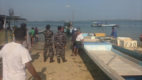 Evauasi jasad nelayan asal Sulawesi Tenggara tewas diterkam aligator di perairan Australia. Kini jenazahnya dimakamkan di Papela, Rote Ndao, NTT. (Dok Polres Rote Ndao).