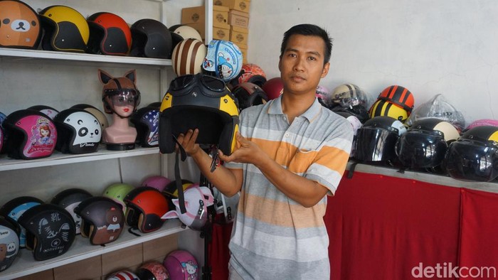 Gemasnya helm anak-anak di Mojokerto