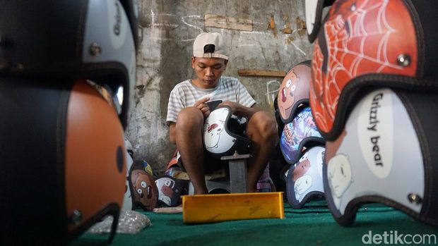 Gemasnya helm anak-anak di Mojokerto
