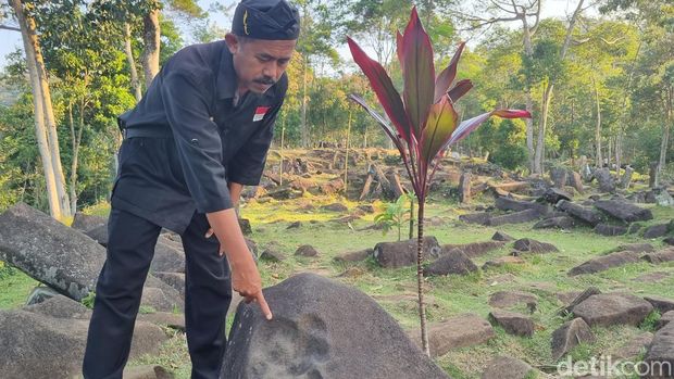 Batuan di Gunung Padang