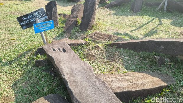 Batuan di Gunung Padang