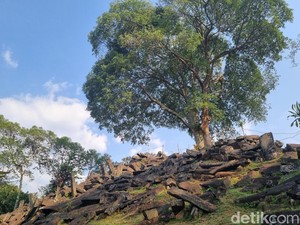 Mendaki Gunung Padang, Bisa Pilih Tangga Baru