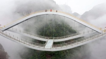 Jembatan Ruyi telah dibuka untuk pengunjung sejak September 2020. Foto: Sydney Morning Herald