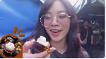 Unik! Jessica Jane Jajan Cakwe hingga Es Goyang di Pinggir Rel Kereta Thailand