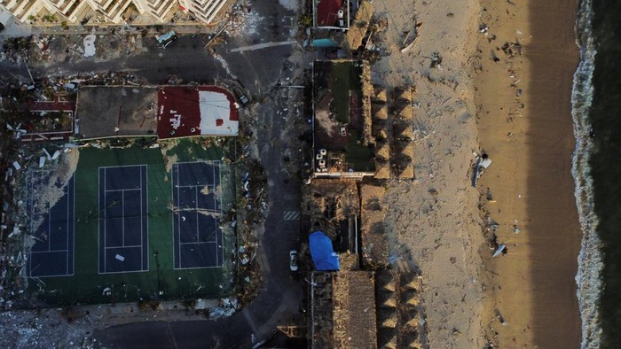 Kawasan Pantai Meksiko Amburadul Diterjang Badai Otis Damaged boats are seen at the Yates Club, in the aftermath of Hurricane Otis, in Acapulco, Mexico, October 30, 2023. REUTERS/Quetzalli Nicte-Ha
