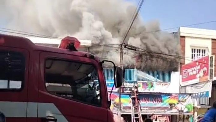 Kebakaran toko bahan bangunan di Palopo. Dokumen Istimewa