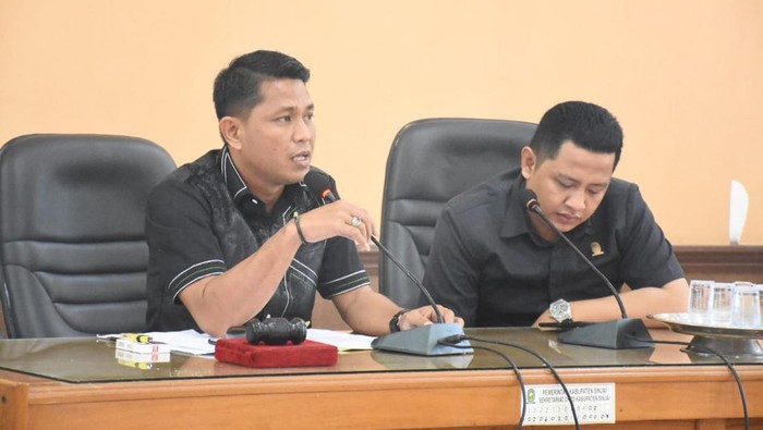 Ketua Komisi III DPRD Sinjai Andi Jusman saat memimpin RDP.
