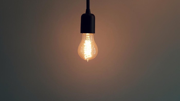lampu bohlam/Burak The Weekender via Pexel