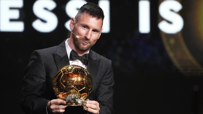 Inter Miamis and Argentinas national team player Lionel Messi receives the 2023 Ballon dOr trophy during the 67th Ballon dOr (Golden Ball) award ceremony at Theatre du Chatelet in Paris, France, Monday, Oct. 30, 2023. (AP Photo/Michel Euler)
