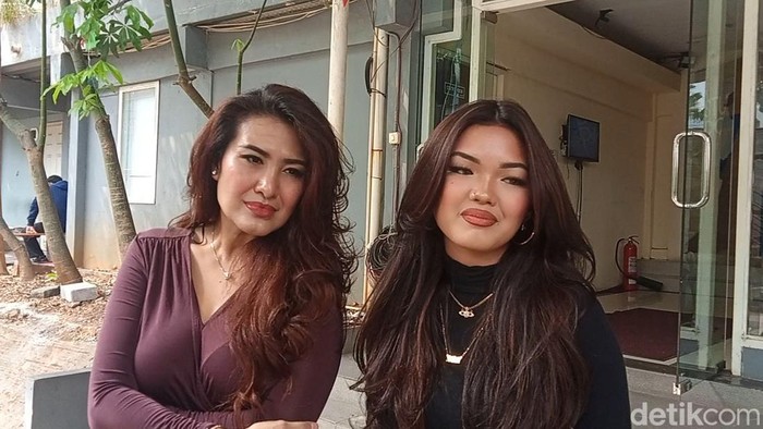 Liza Natalia dan Queennara.