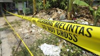 Saat ini sekitar rumah kontrakan di Medan Satria, Kota Bekasi itu telah dipasangi garis polisi.  