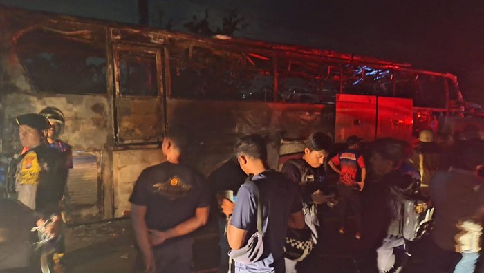 Bus Litha bawa 5 penumpang tujuan Makassar terbakar di Mamuju.