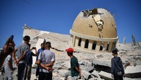 Masjid Al Amin Muhammad merupakan salah satu masjid terkenal di Gaza. Sumber-sumber lokal mengonfirmasi bahwa pesawat tempur Israel menyerang dan menargetkan tempat ibadah tersebut. (Foto: Anadolu Agency via Getty Images)