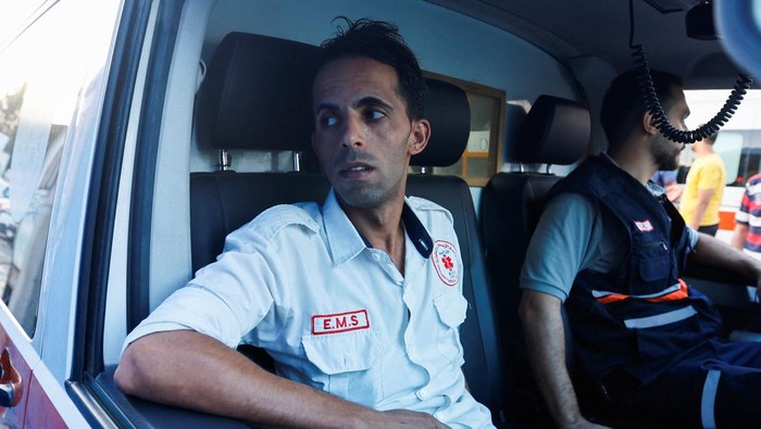 Palestinian volunteer paramedic Loay Al-Astal sits in an ambulance at Nasser hospital, amid the ongoing conflict between Israel and Hamas, in Khan Younis in the southern Gaza Strip October 29, 2023. REUTERS/Ibraheem Abu Mustafa