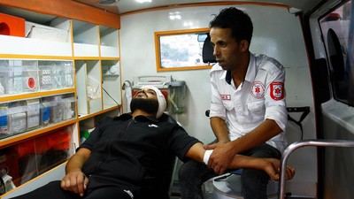 Melihat Kerja Relawan Medis Bantu Korban Serangan Israel