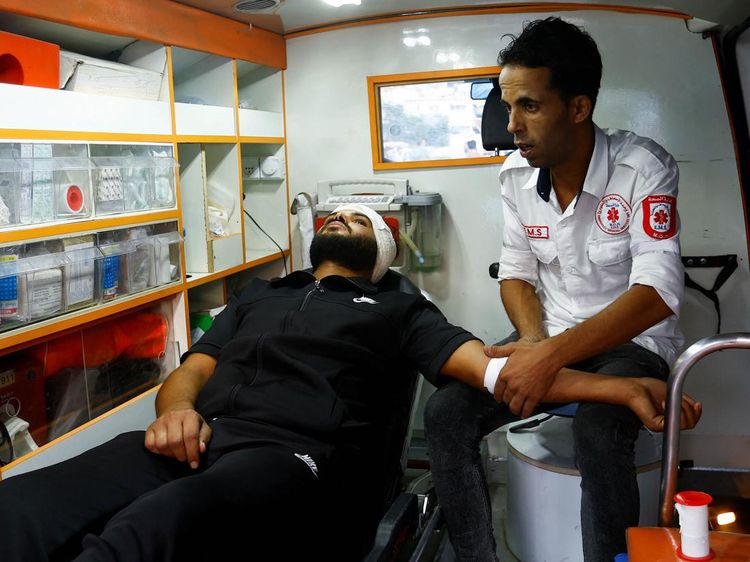 Melihat Kerja Relawan Medis Bantu Korban Serangan Israel