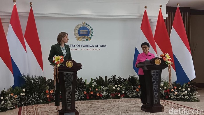 Menlu RI Retno Marsudi bertemu dengan Menlu Belanda Hanke Bruins Slot di Kantor Kemlu, Jakarta Pusat. (Damaris Fanuelle/detikcom)