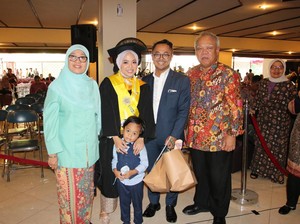 Menteri Basuki Hadiri Wisuda S2 Putrinya di UGM, Jadi Sasaran Selfie Wisudawan