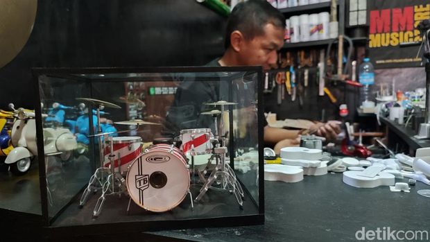 Miniatur drum buatan Kang Jhons.