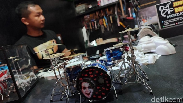 Miniatur drum buatan Kang Jhons.