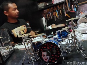 Menolak Menyerah Lewat Miniatur Drum Usai Kena PHK