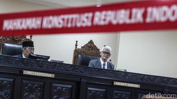 Majelis Kehormatan Mahkamah Konstitusi (MKMK) menggelar sidang dugaan pelanggaran kode etik Ketua MK Anwar Usman. Anwar dilaporkan 16 akademisi hukum.