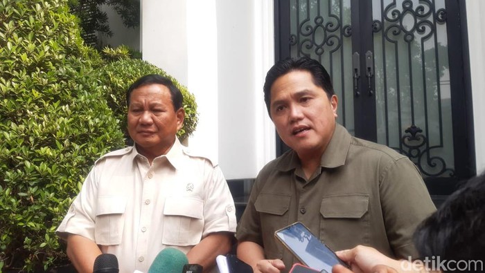 Menteri BUMN Erick Thohir bertemu Menteri Pertahanan Prabowo Subianto. Pertemuan ini dilakukan usai rabowo menentukan Gibran Rakabuming Raka sebagai calon wakil presiden (cawapres).