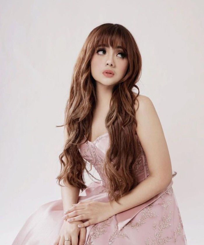 nadhira hill