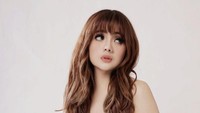 Kepada detikcom, Nadhira Hill cerita awal terjun ke dunia hiburan Tanah Air dari model iklan. Ia lalu merambah akting hingga booming di Lovepedia: Love Game yang tayang di Trans TV beberapa tahun lalu. (Foto: dok Instagram)