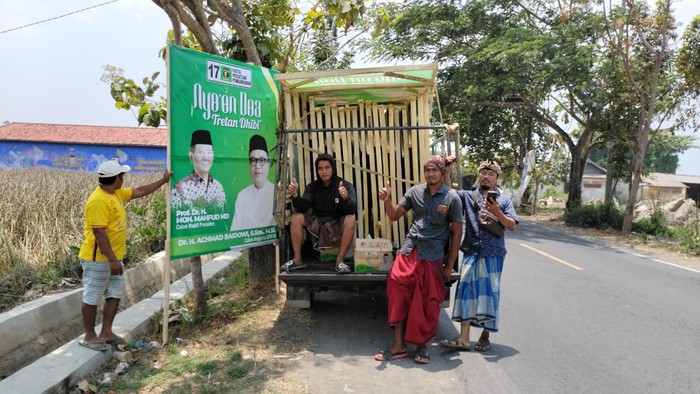 Partai Persatuan Pembangunan (PPP) mengenalkan calon wakil presiden (Cawapres) Mahfud Md ke basis pemilih di Madura.