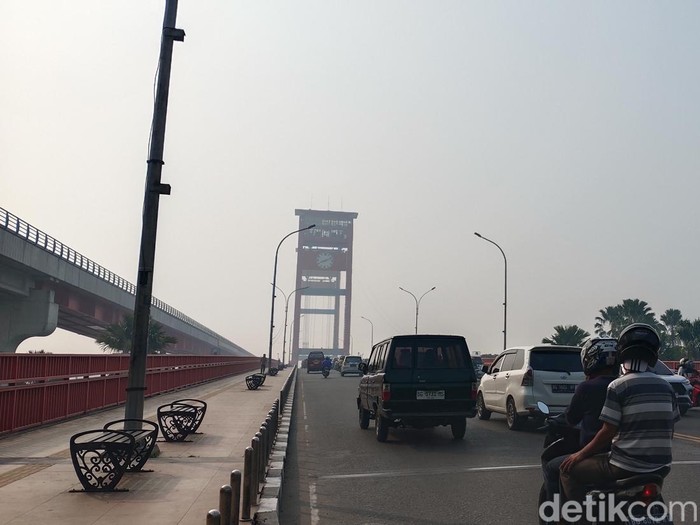 Penampakan kabut asap yang menyelimuti Palembang