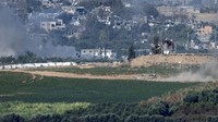 Pasukan militer Israel merangsek masuk ke wilayah Jalur Gaza dan bertempur dengan para milisi Palestina. Reuters/Amir Cohen.  