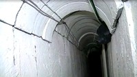 Terowongan ini bukan lagi sekedar rute transit dari satu titik ke titik lain, melainkan gua dan terowongan bawah tanah bertingkat yang rumit dengan ruangan, aula, dan gudang. (REUTERS)