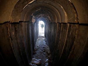 Israel Uji Coba Bom Spons untuk Blokir Terowongan Hamas