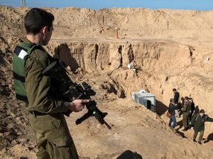 Detik-detik Tentara Israel Ledakkan Jalur Masuk Terowongan Hamas di Gaza