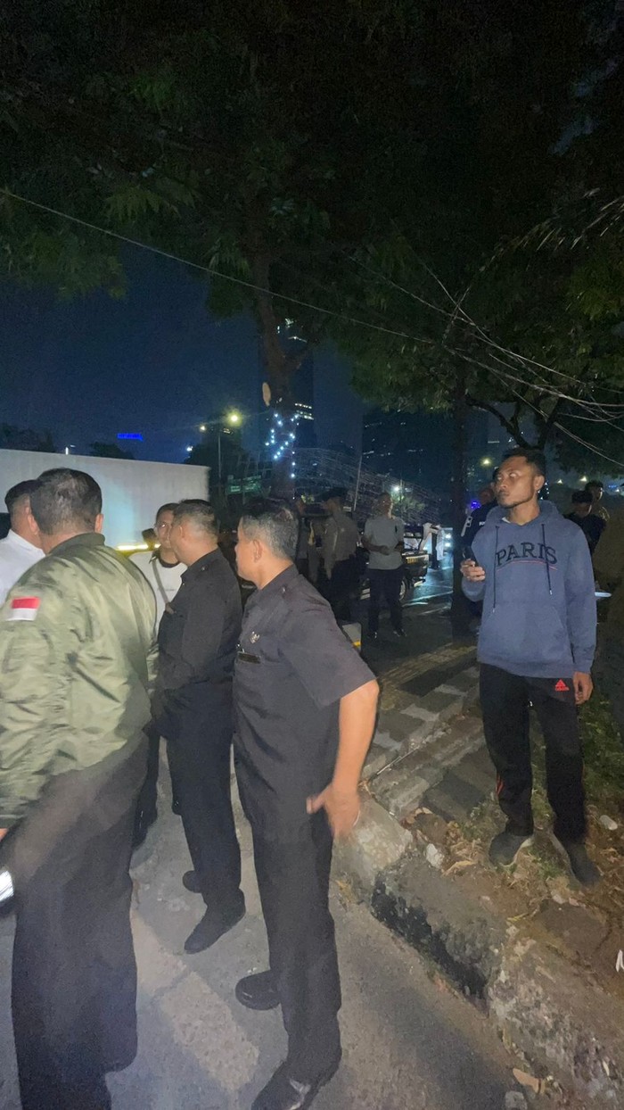 Pengecoran Pintu Akses Menuju Hotel Sultan