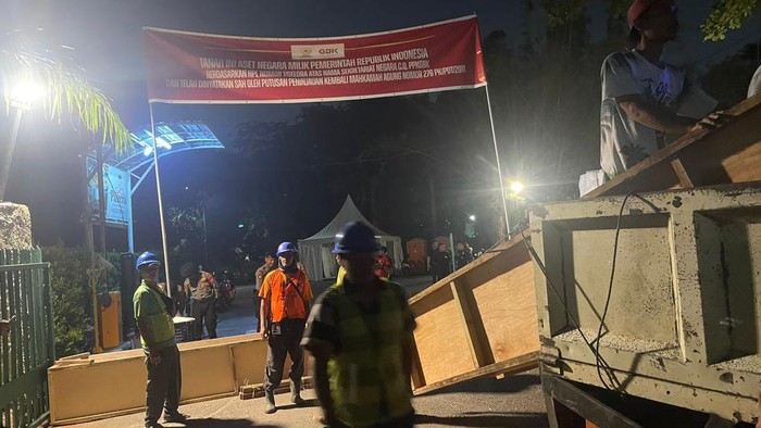 Pengecoran Pintu Akses Menuju Hotel Sultan