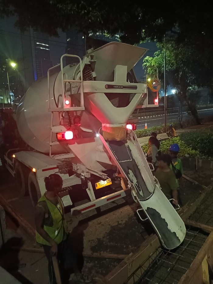 Pengecoran Pintu Akses Menuju Hotel Sultan