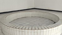 Sistem gladiator ini dilakukan di sebuah kolam silinder yang berukuran sekitar 2 meter. Sampai saat ini. Tahanan harus bertarung satu lawan satu sampai salah satu di antaranya meninggal. Pembunuhan ini sengaja dilakukan untuk mengurangi jumlah tahanan yang terus bertambah.  (bonauli/detikcom)