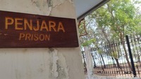 Semenjak tragedi pengemboman Kapal Zeven Provincien, pulau ini ditutup untuk umum (tadinya pulau ini pelabuhan) dan dijaga oleh 150 tentara dari Batalyon 11 di bawah pimpinan Kapten van Riet. (bonauli/detikcom)