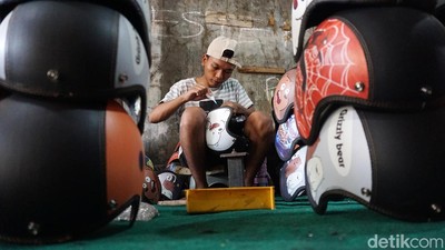 Potret Warga Mojokerto Cuan Jutaan Rupiah Per Hari dari Helm Anak