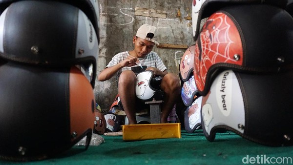 Potret Warga Mojokerto Cuan Jutaan Rupiah Per Hari dari Helm Anak