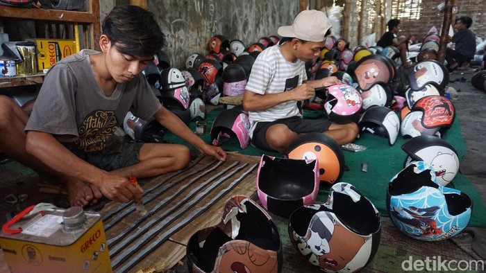 Perajin Helm Mojokerto