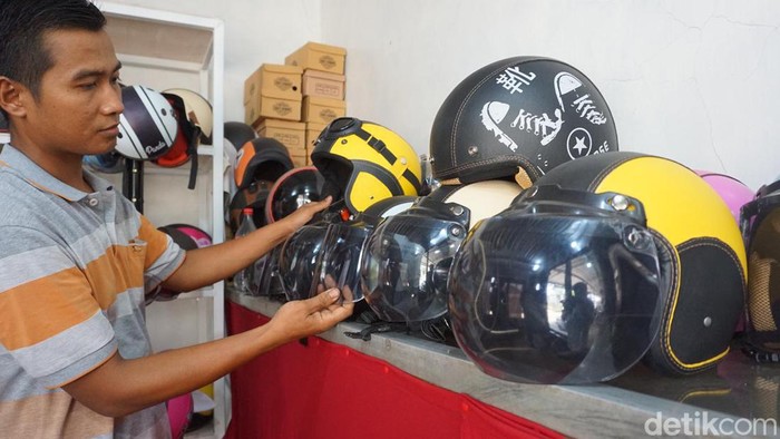 Perajin Helm Mojokerto