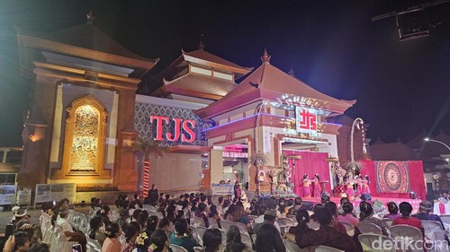 Peresmian Pasar Tematik Wisata Semarapura, Klungkung atau yang dulunya dikenal dengan Pasar Seni Klungkung, pada Selasa malam (31/10/2023). (Putu Krista/detikBali)